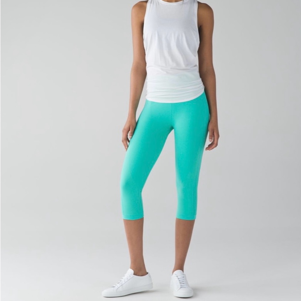 Lululemon Flow & Go Crop. Colour: ‘Bali Breeze’.
